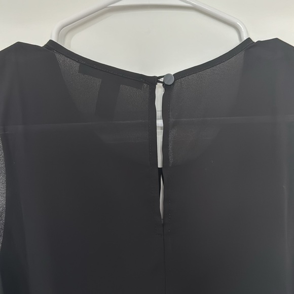 Forever, 21 black top keyhole, detail, front and back medium sleeveless tank - Picture 5 of 6